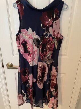 Beautiful navy dress w floral accents gold highlights. Size 14.